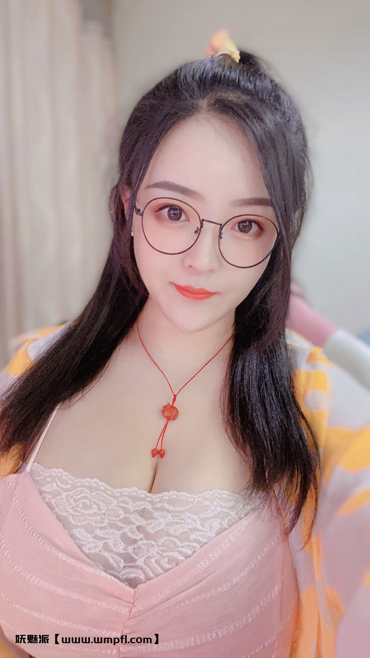 173、斗鱼网红女主播电竞36G奶_电锯甜心小雨写真合集